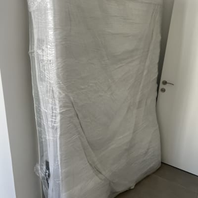 מזרן עטוף בניילון מוכן להובלה