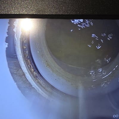 צילום מסך של צינור עם מצלמה פנימית