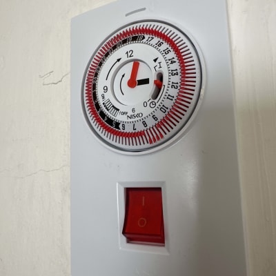 שעון טיימר חשמלי עם מתג הפעלה