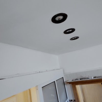 תקרת גבס עם תאורה שקועה