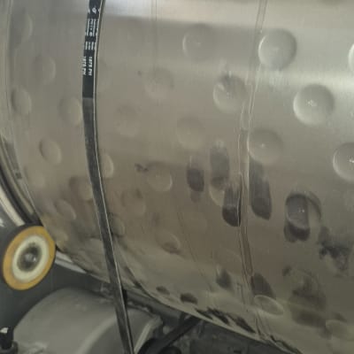 תוף מכונת כביסה עם מנוע וחגורה