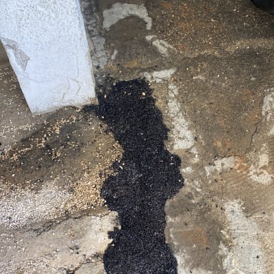 תיקון אספלט על רצפת בטון בחניון