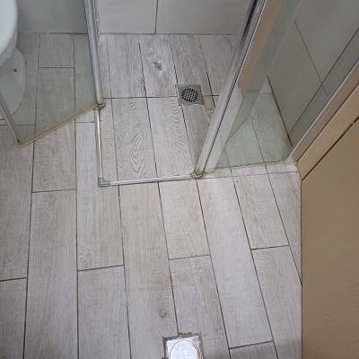 רצפת מקלחת עם ניקוז מתכת מרובע ועגול