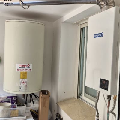 מערכת חימום מים עם צינורות ומחברים