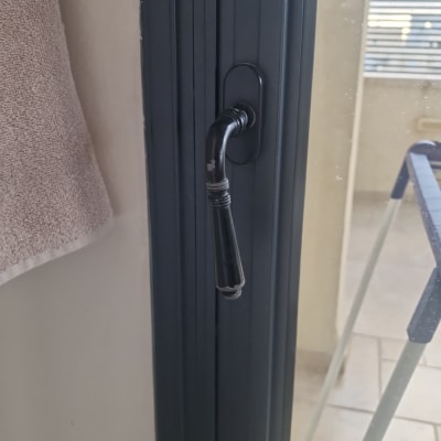 ידית חלון אלומיניום עם נוף חיצוני