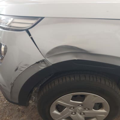 פגוש רכב עם שריטות ונזק קל