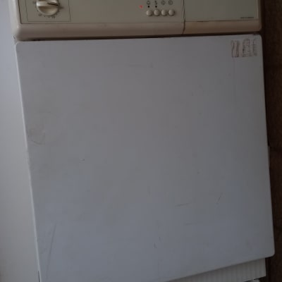 מייבש כביסה AEG עם כפתורים ולוח בקרה