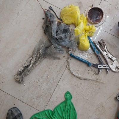 כלים וחומרים לעבודה בתחום האינסטלציה על רצפה
