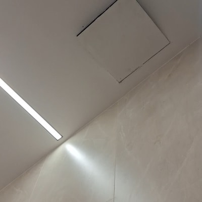 תקרת גבס עם תאורה מובנית