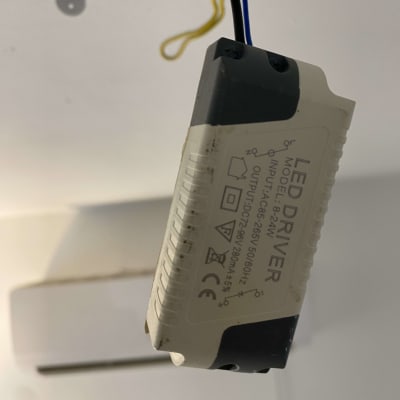 דרייבר LED תלוי עם חוטים חשמליים