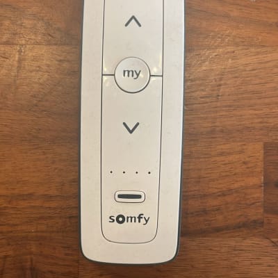 שלט רחוק לשליטה בתריסים חשמליים של סומפי