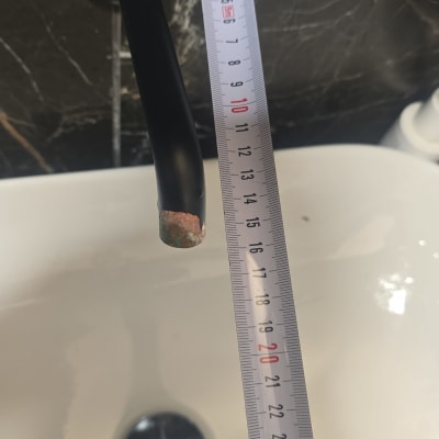 ברז וכיור עם סרט מדידה, עבודה בתחום האינסטלציה