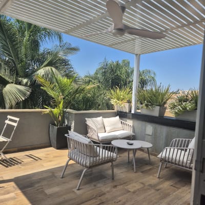 פרגולה מאלומיניום עם מאוורר תקרה