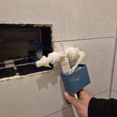 תיקון צנרת עם חלקי אינסטלציה