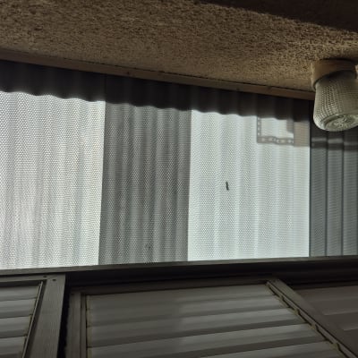 תריסים ותאורה בתקרה