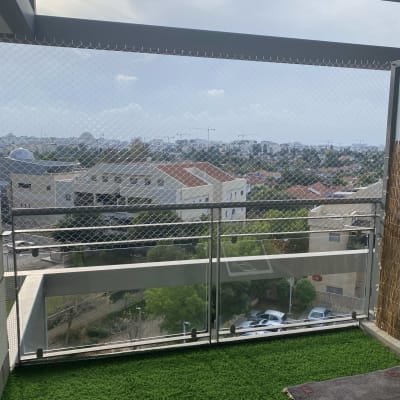 רשת הגנה על מרפסת למניעת כניסת יונים