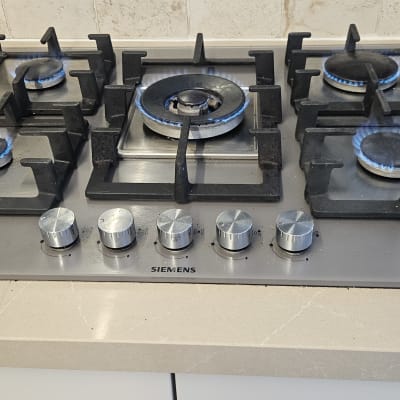 כיריים גז עם להבות כחולות