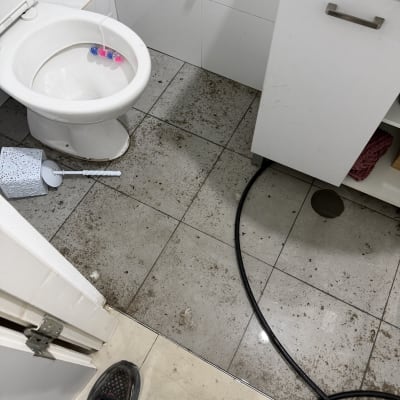 חדר שירותים