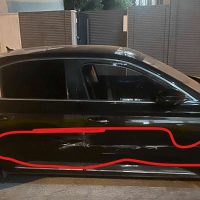 נזק לרכב בצד ימין, פגמים בצבע ובפח