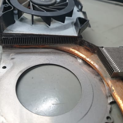 מאוורר ומפזר חום למחשב עם אבק