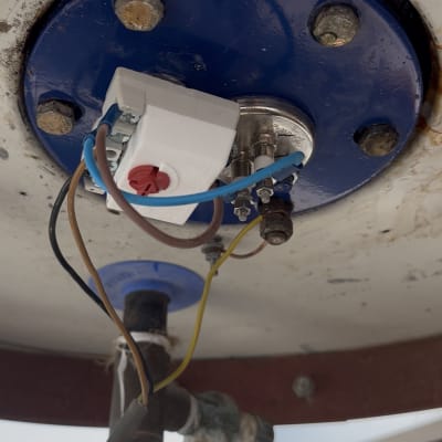 חיבורי חשמל ותשתית במכשיר חשמלי