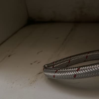 צינור מתכת גמיש עם חיבורי אינסטלציה