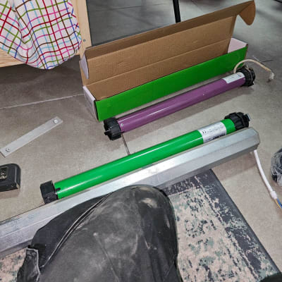 מנועים חשמליים לתריסים עם כבלים ואריזות