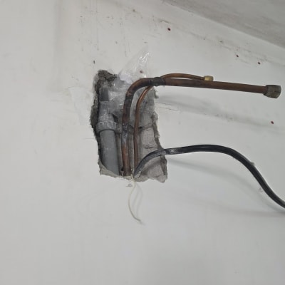 צינורות ומערכת חיווט בקיר, קשור למיזוג אוויר