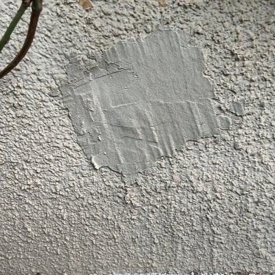 תיקון טיח על קיר חיצוני