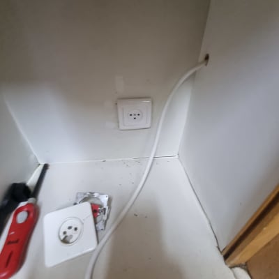 שקע חשמל, כבל וכלי עבודה חשמלי