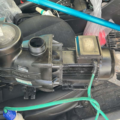 משאבת בריכה וכלים ברכב, קשור לתחזוקת בריכות