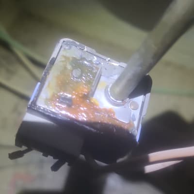 חלק מתכת עם חלודה, קשור לתחום השמש