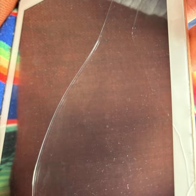 מסך אייפון סדוק עם סדק ארוך