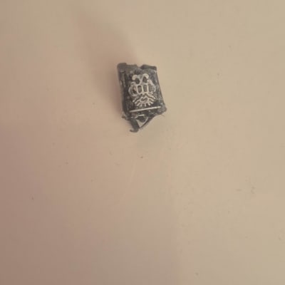 חלק תקול ובור שרוף או נשבר שהוחלף במהלך תיקון מוצר חשמלי