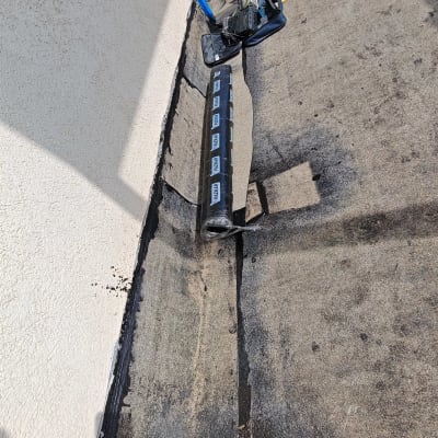 איטום גג עם כלים וחומרים מתאימים