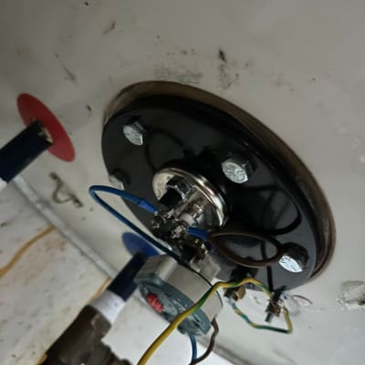 חיבורים חשמליים וצנרת בדוד שמש