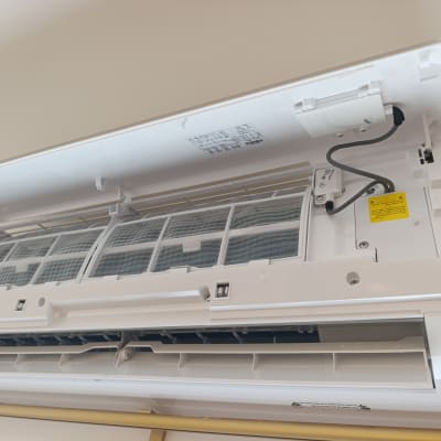 יחידת מיזוג אוויר פתוחה עם מסננים גלויים