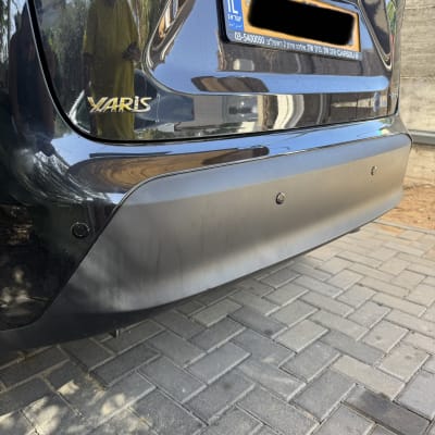 חלק אחורי של רכב יונאי עם לוחית רישוי ישראלית