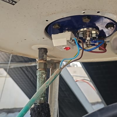 חיבורי חשמל ותשתית על גג