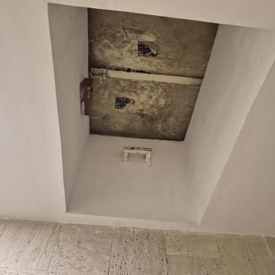 תקרת בטון עם פתח גישה, חלק מעבודת שיפוץ