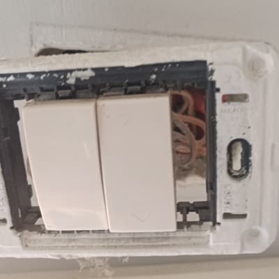 מתגי תריסים חשמליים עם חוטים חשופים