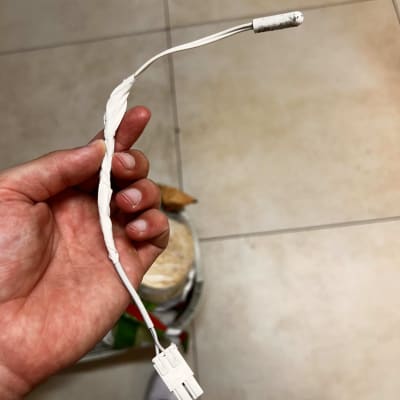 חיישן טמפרטורה למקרר עם חיבור חשמלי