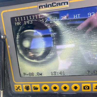 מסך מצלמה עם תצוגת צינור ומדדים טכניים