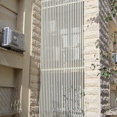 רשת הגנה על בניין למניעת כניסת יונים