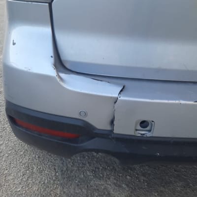 פגוש אחורי של רכב סובארו עם נזק קל