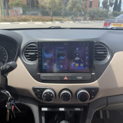 מערכת מולטימדיה ברכב עם מסך מגע ותצוגת רדיו