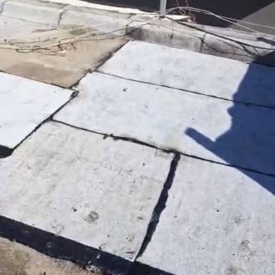 יריעות איטום על גג לביצוע עבודת איטום