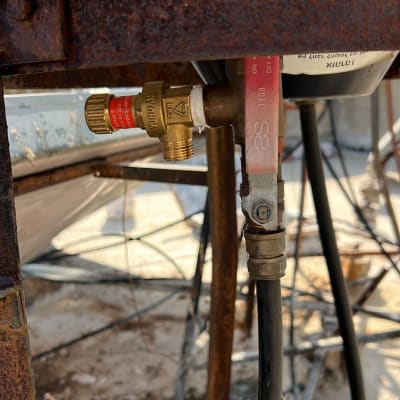 שסתום ומחברים בצינור דוד שמש