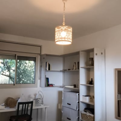 מנורה תלויה מהתקרה עם אהיל דקורטיבי