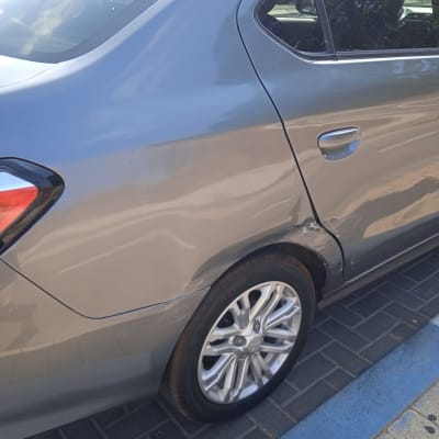 רכב עם נזק קל בפגוש האחורי